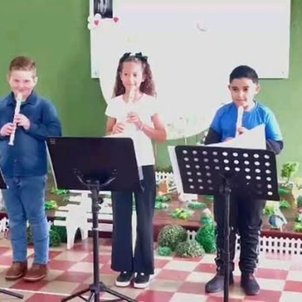 Musicalização: as flautas antes da apresentação.