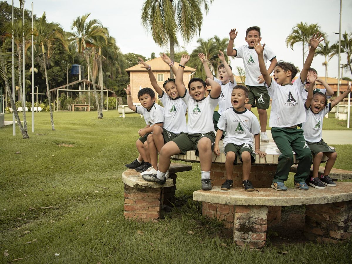 A turma do Colégio Astúrias na área verde